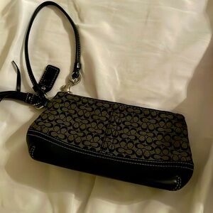 Coach wristlet black